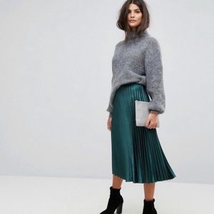 BRAND NEW ZARA Pleated Green Skirt